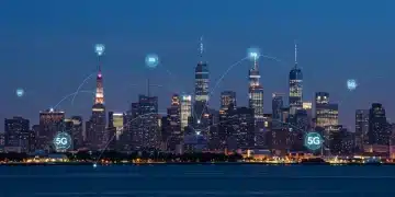 Futuristic US cityscape with glowing 5G network, representing advanced connectivity and high-speed data.